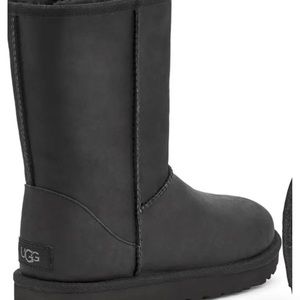 UGG Classic Short Leather Water Resistant Boot - Black Sz 6